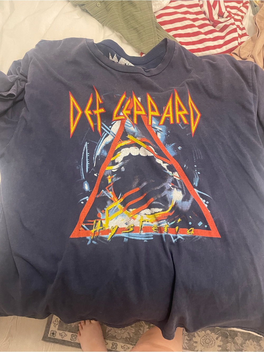 Def Leppard Graphic Tee - Navy with Red & Yellow Print xl but oversized